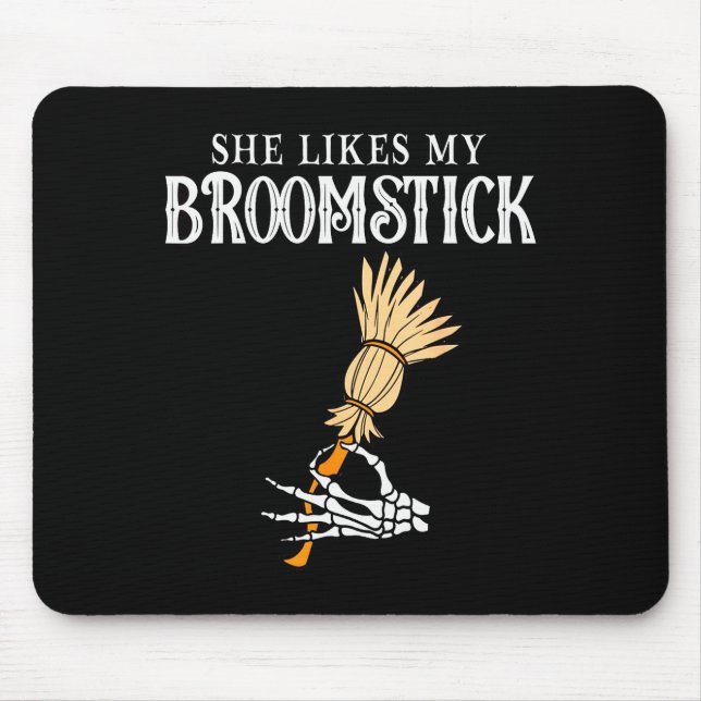 Mousepad She Likes My Broomstick Couples Pumpkins Skeleton  (Frente)