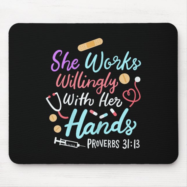 Mousepad She Works Willingly With Her Hands Proverbs 31 13  (Frente)