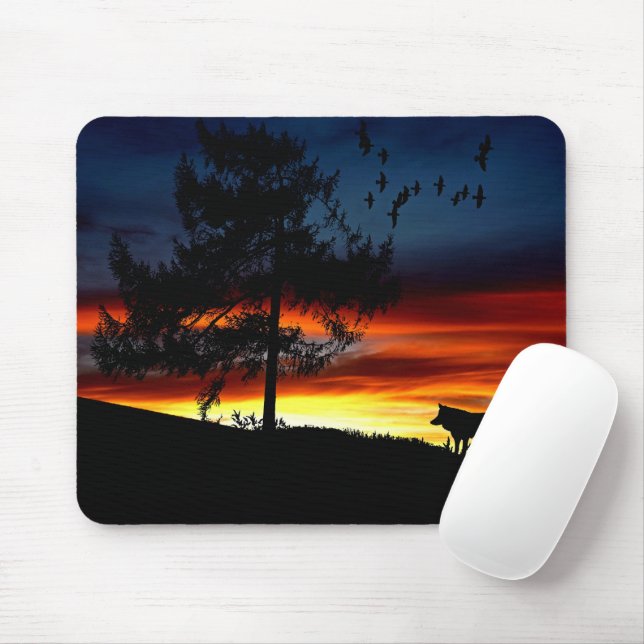 Mousepad Silhueta Preta de Lobo, Aves e Árvore ao Sol (Com mouse)