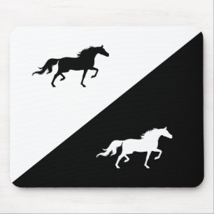 Mousepad Silhuetas de Cavalos Elegantes em Preto e Branco
