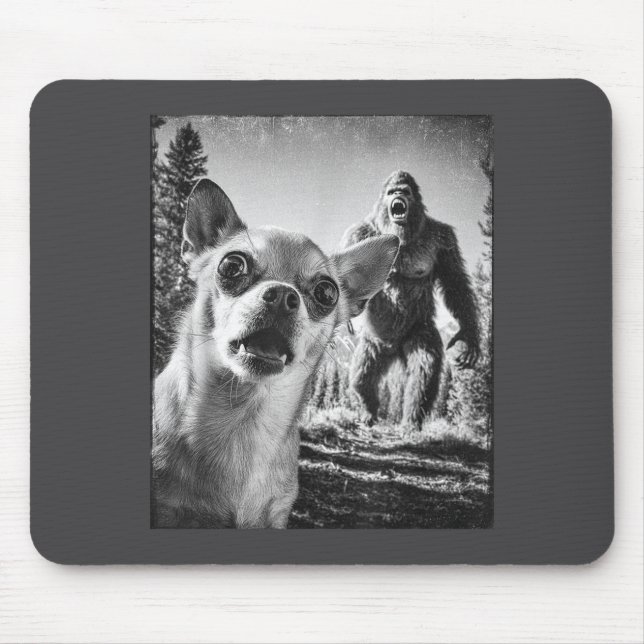 Mousepad Silly Selfie Cryptid Chihuahua Humor Sasquatch Big (Frente)