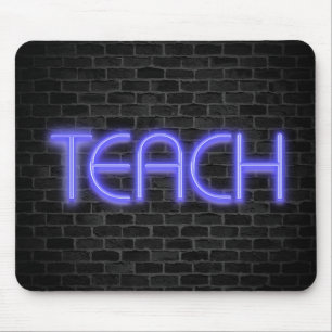 Mousepad sinal TEACH de neon brilhante no tijolo