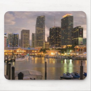 Mousepad Skyline financeira de Miami no crepúsculo
