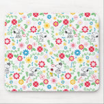 Mousepad Snoopy So Sweet Flower Pattern<br><div class="desc">Dê uma olhada neste design super fofo com o Snoopy em um brilhante padrão de jardim floral.</div>