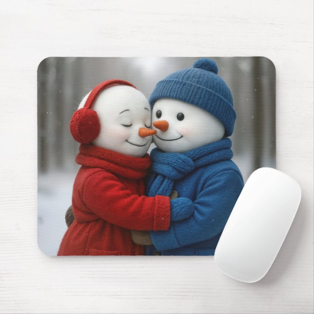 Mousepad Snowman Couple Hugging in Winter Forest (Com mouse)