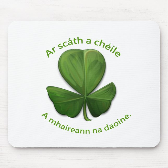 Mousepad Sob o abrigo de cada uma das outras pessoas sobrev (Frente)