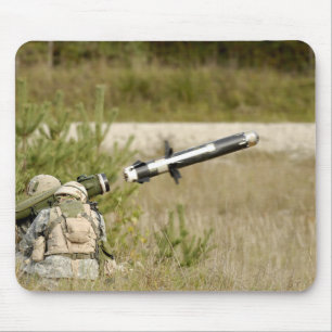 Mousepad soldados que ateiam fogo a um dardo FGM-148