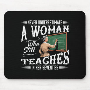 Mousepad Subestime Mulher Que Ensina nos Anos Setenta