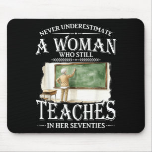 Mousepad Subestime Mulher Que Ensina nos Anos Setenta
