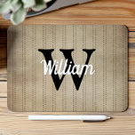 Mousepad Tan Vintage Pinstripe Retro Black Monograma<br><div class="desc">Este design apresenta um padrão de pinstripe vintage em bronzeado com faixas pretas tracejadas. Personalize-o com o seu monograma inicial a preto e o seu nome no guião retrô branco.</div>