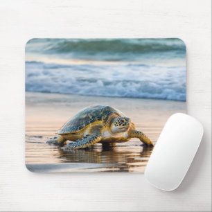 Mousepad Tartaruga Caminhando Na Areia De Praia Molhada