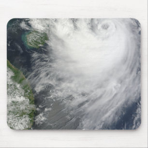 Mousepad Tempestade tropical Koppu que aproxima a terra