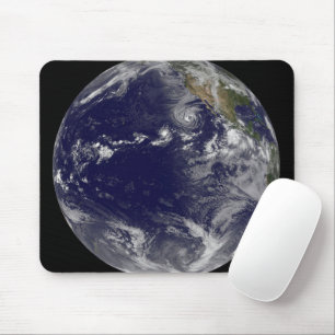 Mousepad Terra cheio Mostrando Várias Tempestades Tropicais