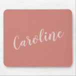 Mousepad Terracotta - Tipografia Minimalista Nome Personali<br><div class="desc">Pasta simples de rato com um nome personalizado moderno e elegante,  design,  em letras sem rodeios,  num fundo de terracota suave.</div>