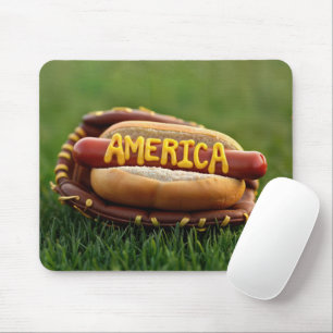 Mousepad Texto Americano sobre Cachorro Quente na Luva de B