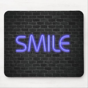 Mousepad Texto SMILE em luzes de néon no tijolo