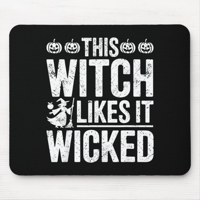 Mousepad This Witch Likes It Wicked Funny Halloween Broom  (Frente)