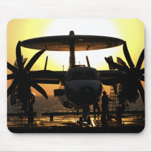 Mousepad Trabalho dos marinheiros em um avião de E-2C