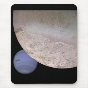 Mousepad Triton com Netuno na NASA do fundo