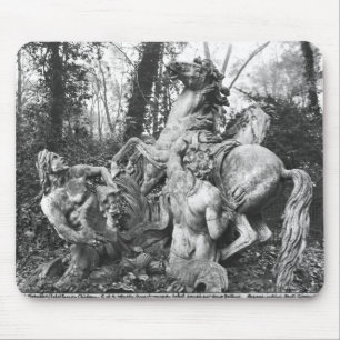 Mousepad Tritons que preparam dois cavalos do sol no bosque