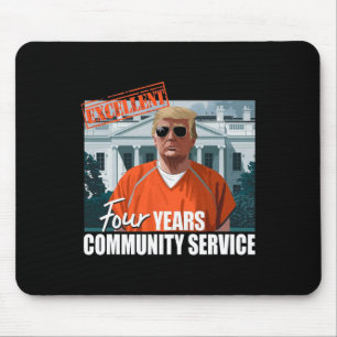 Mousepad Trump sentenciada por 4 anos de serviço comunitári