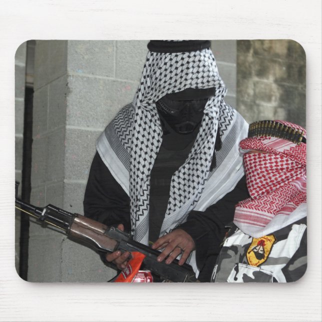 Mousepad Um agressor inimigo que desempenha um papel armou  (Frente)