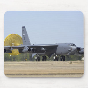 Mousepad Um B-52 Stratofortress distribui sua rampa de