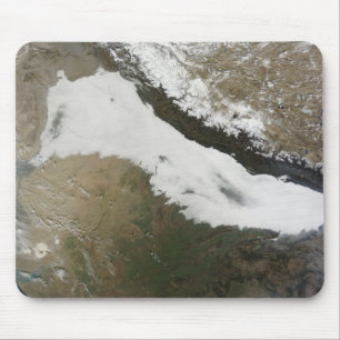 Mousepad Um banco grosso de baixas nuvens