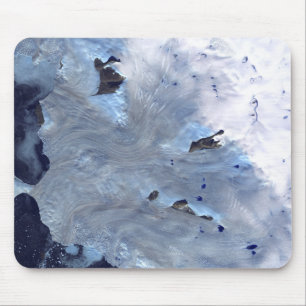 Mousepad Um campo pequeno das geleiras cerca a baía de
