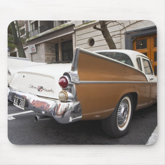 Mousepad Um carro clássico Studebaker Silver Hawk estaciona (Frente)