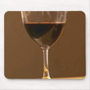 Mousepad Um copo de tinto Chateau Belgrave à luz do sol -