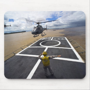 Mousepad Um Eurocopter brasileiro prepara-se para aterrar