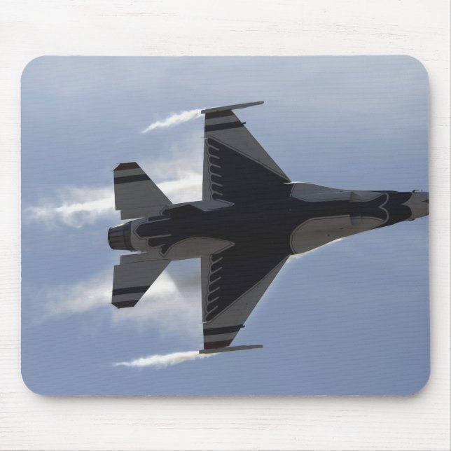 Mousepad Um Falcão de Combate F-16 puxa o G (Frente)