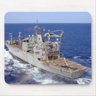 Mousepad Um helicóptero cancela a plataforma de vôo