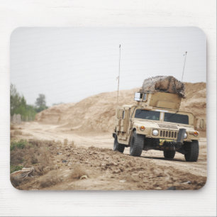 Mousepad Um Humvee conduz a segurança