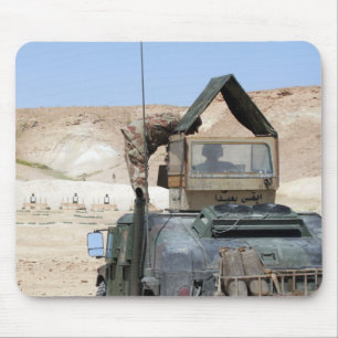Mousepad Um mais soldiier instrui um soldado iraquiano do