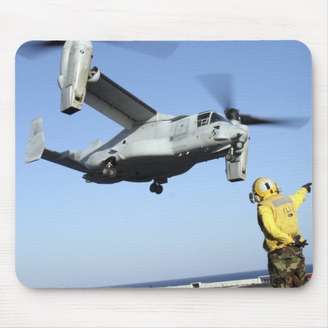 Mousepad Um Osprey MV-22 é lançado do USS Nassau (Frente)