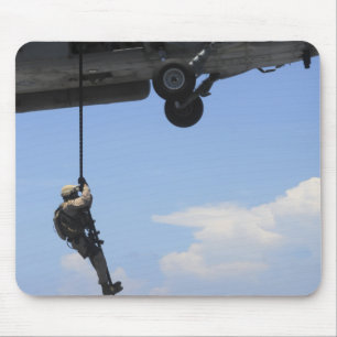 Mousepad Um técnico explosivo da eliminação da ordenaç