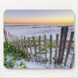 Mousepad Uma cerca da praia no por do sol