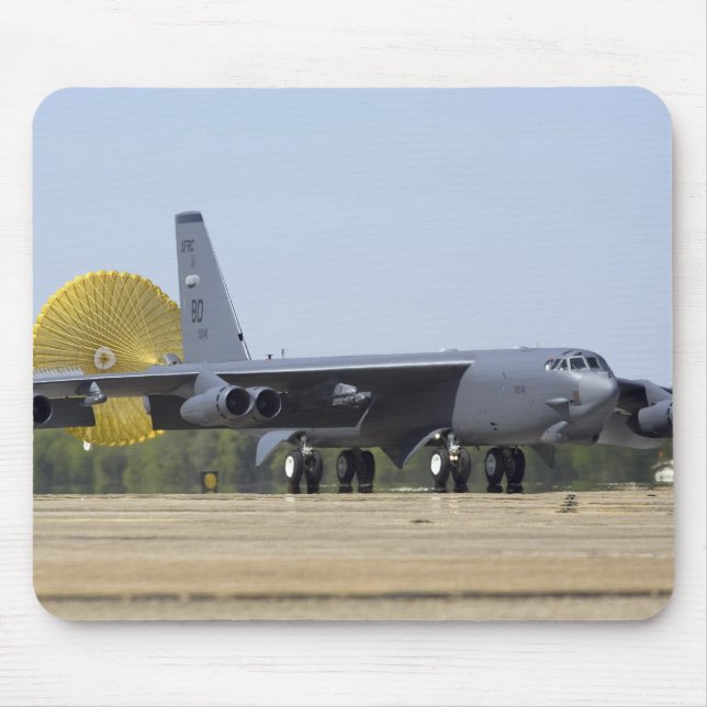 Mousepad Uma Estratofortaleza B-52 implanta sua calha de ar (Frente)