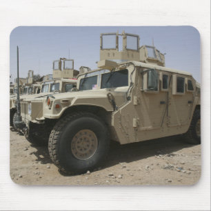 Mousepad Uma fileira dos humvees das forças armadas Polic