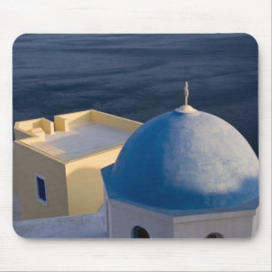 Mousepad Uma Igreja Ortodoxa perto do mar, Oia Santorini
