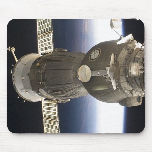 Mousepad Uma nave espacial Soyuz recuada pela Terra (Frente)