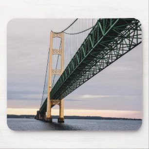 Mousepad Uma vista da ponte Mackinac a partir do Lago Michi