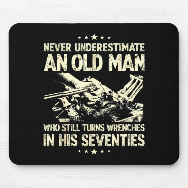 Mousepad Underestimate an old man who turns wrenches  (Frente)