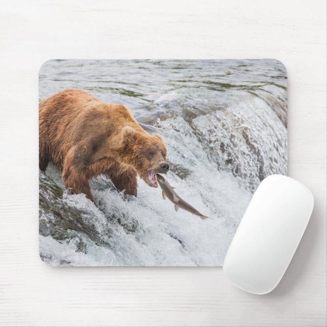 Mousepad Urso Pardo Pega Salmão Vermelho (Com mouse)