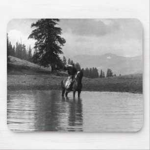 Mousepad Vaqueiro em uma lagoa