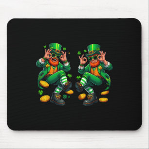 Mousepad Vaso engraçado do Leprechaun fazendo a dança Gridd