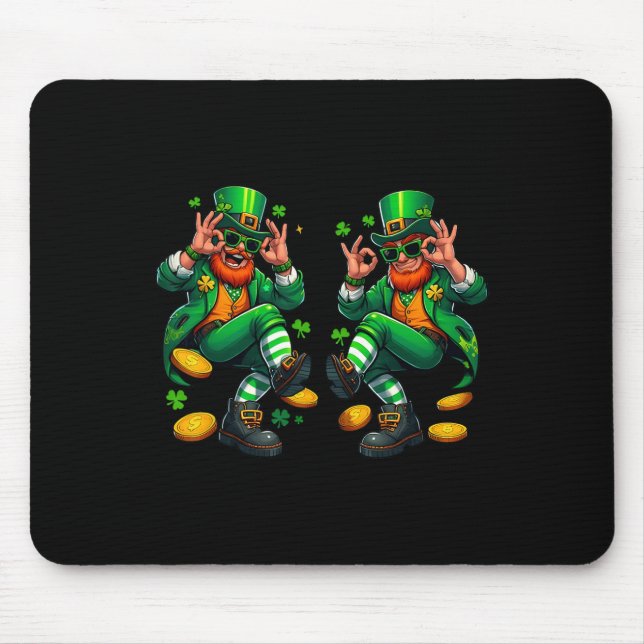 Mousepad Vaso engraçado do Leprechaun fazendo a dança Gridd (Frente)