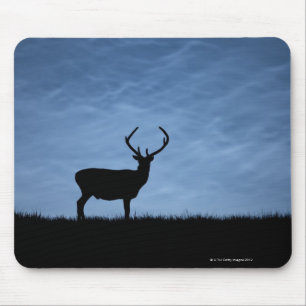 Mousepad Veado mostrado em silhueta do veado vermelho na